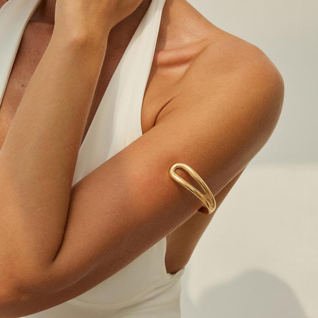 U-shaped Geometric Open Bangle: Simple Metallic Fashion for Women
