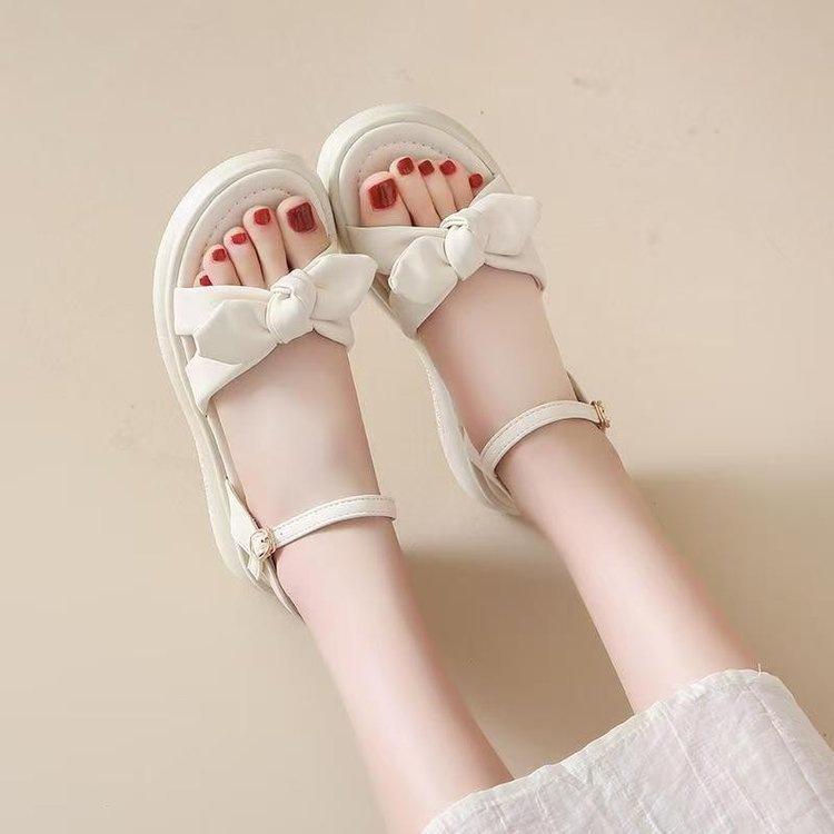 

Женские летние новые 2025 нескользящие сандалии на плоской подошве в сказочном стиле с юбками и сандалиями, маленькие ароматные римские женские туфли 35