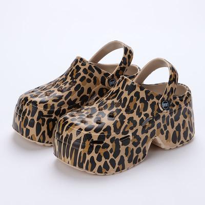 Zuecos de fondo grueso de leopardo para mujer, sandalias de plataforma gruesas con punta cerrada, zapatillas con Tacón de Cuña súper alto de verano para mujer