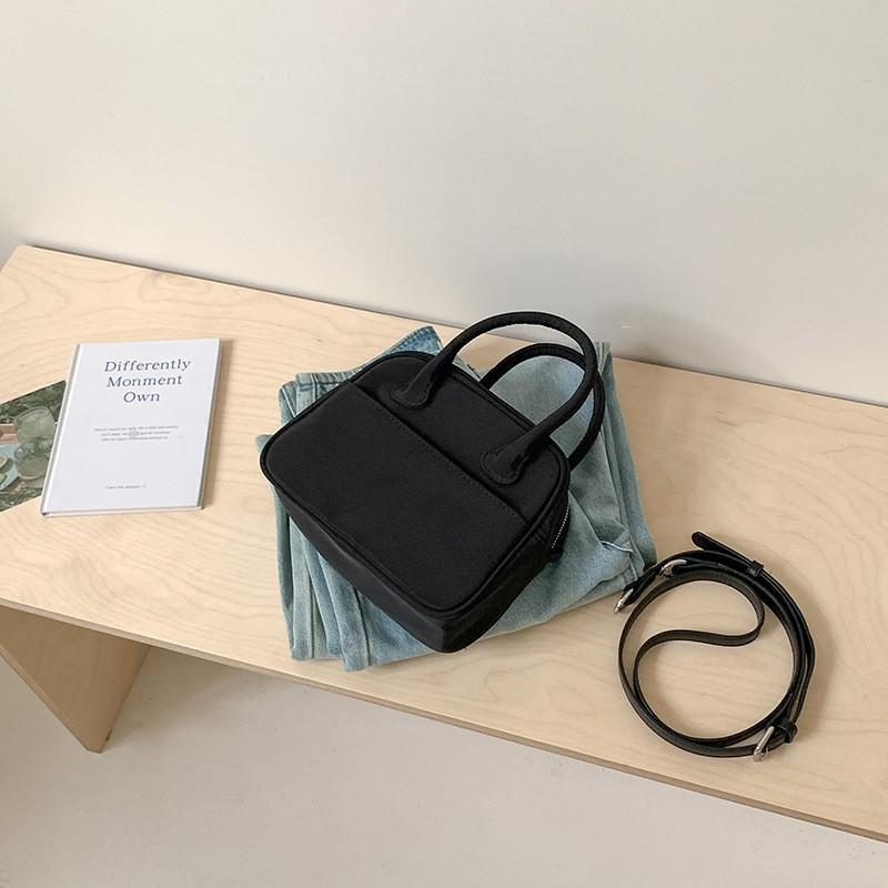 

2025 Korean Small Fresh Nylon Handbag Women s Minimalist Style New Square Bag Casual Light Cross-body чёрный