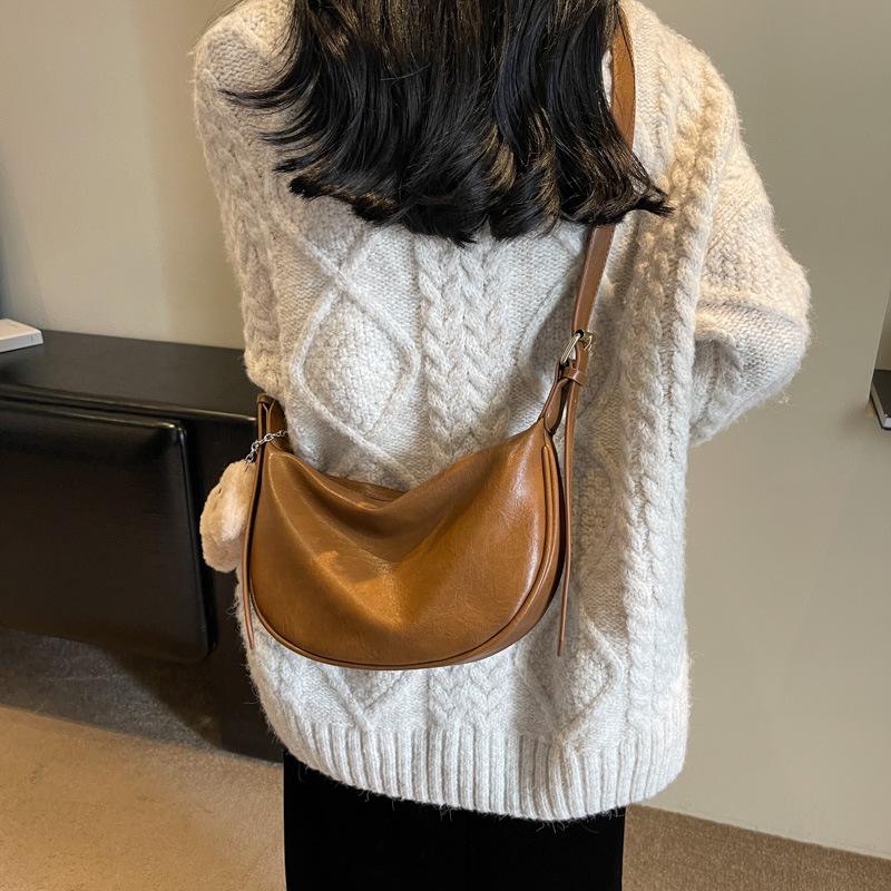 This Year's Popular Bag Ladies 2025 New Fashionable Solid Color Texture Shoulder Bag Retro Commuter Messenger Dumpling Bag