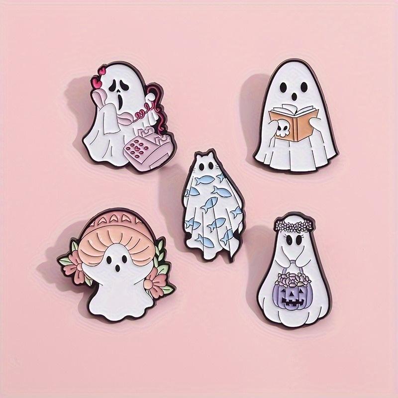 5pcs Ghost Shape Brooch Set Cute Lovely Cartoon Anime Pin Brooch Set For Women Halloween Clothings Decoration