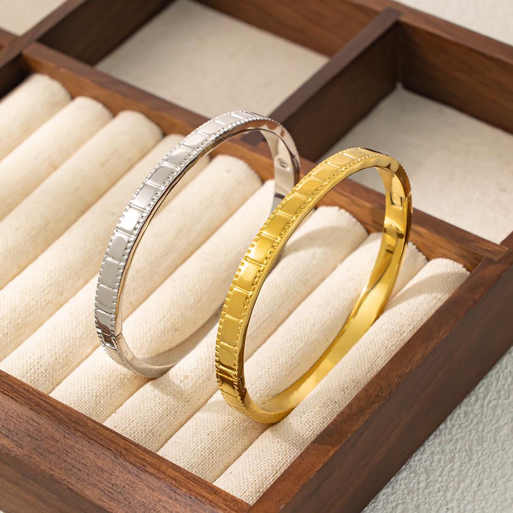 Exquisite Titanium Stainless Steel Bracelet with Irregular Inlaid Rhinestones - Starry Electroplated Design