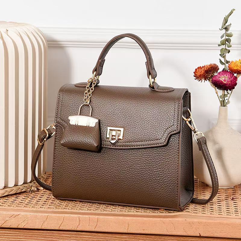 Новый модный рюкзак с высоким внешним видом большой вместимостью улучшенной текстурой небольшой ароматной ветровой подвесной сумкой универсальная женская сумка 2959₽