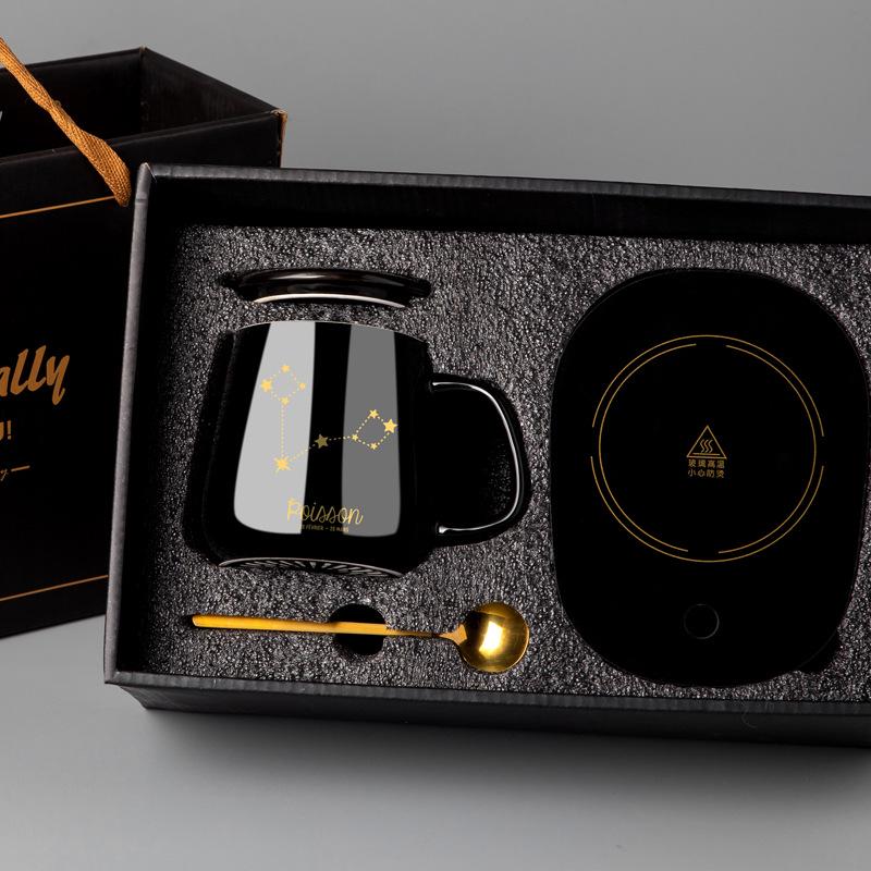 Spersonalizowany ceramiczny kubek do kawy z pokrywką i łyżeczką - Świąteczny wzór dla par