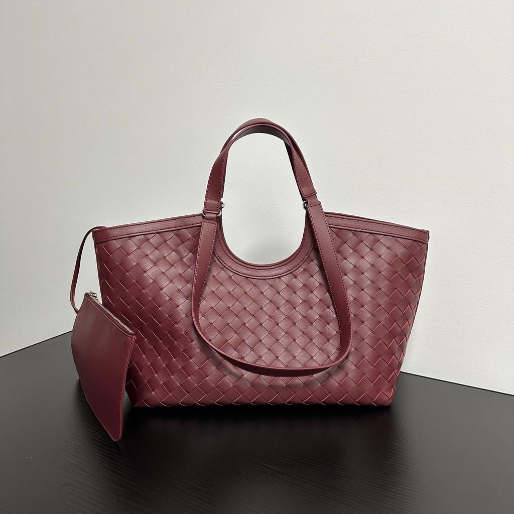 Niche design commuter texture versatile retro woven tote bag large capacity premium portable shoulder armpit bag