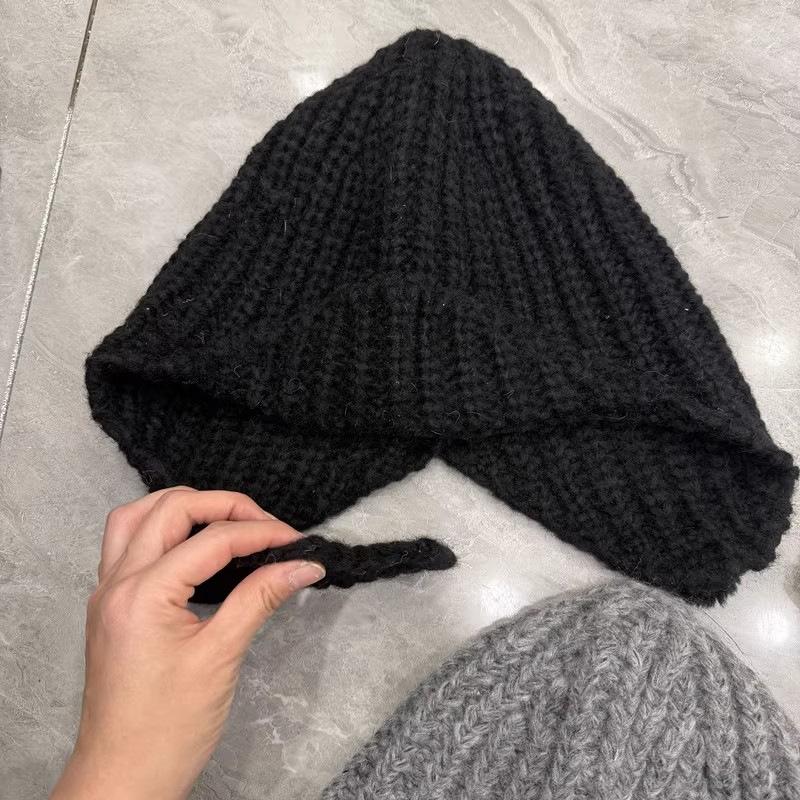 Cute age reduction thin warm wool hat women autumn and winter leisure Internet celebrity niche ear protection aircraft hat knitted hat head