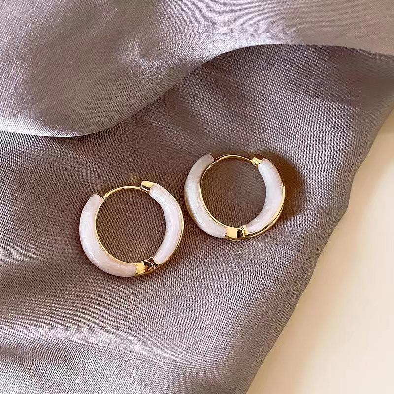 Niche Design Fashion Earrings Ear Buckles Premium Sense Drip Earrings Elegant Temperament Geometric Circle Earrings белый