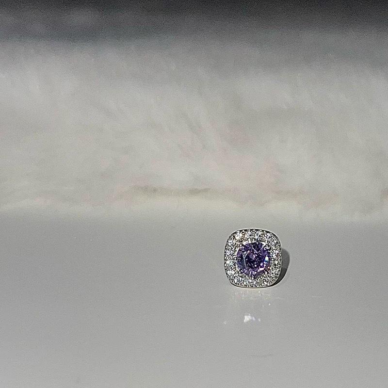 Exquisiter Zirkon-Ohrstecker: Mikro-Eingelegtes Titanstahl-Zuckerwürfel-Design für Frauen.