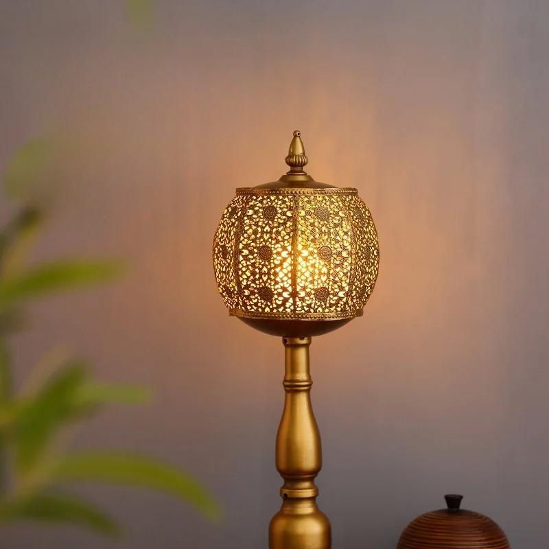 Vintage Iron Candle Holder Decor Tabletop Copper Lantern with Electronic Candle for Dining Room Thai Spa Retro Home Decor