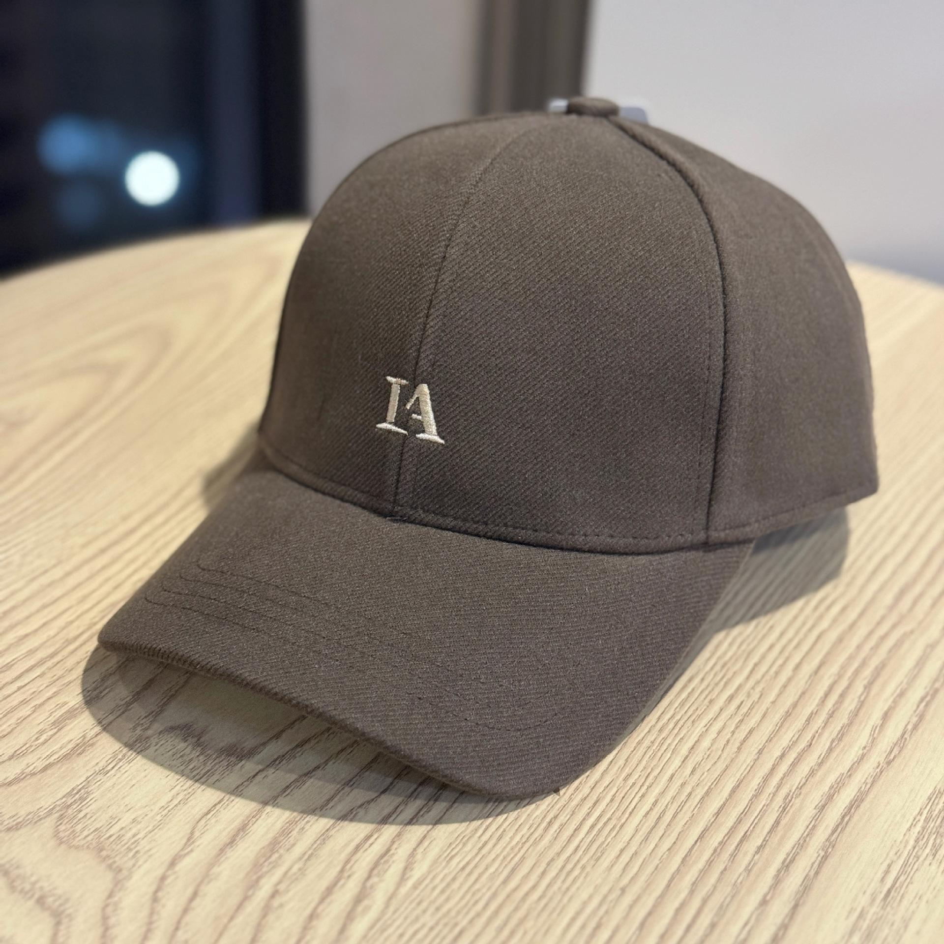 

New Autumn and Winter Fashionable Hard Top Large Head Circumference Warm Baseball Cap for Men and Women Versatile Face Showing Small Peaked Cap Adjustable