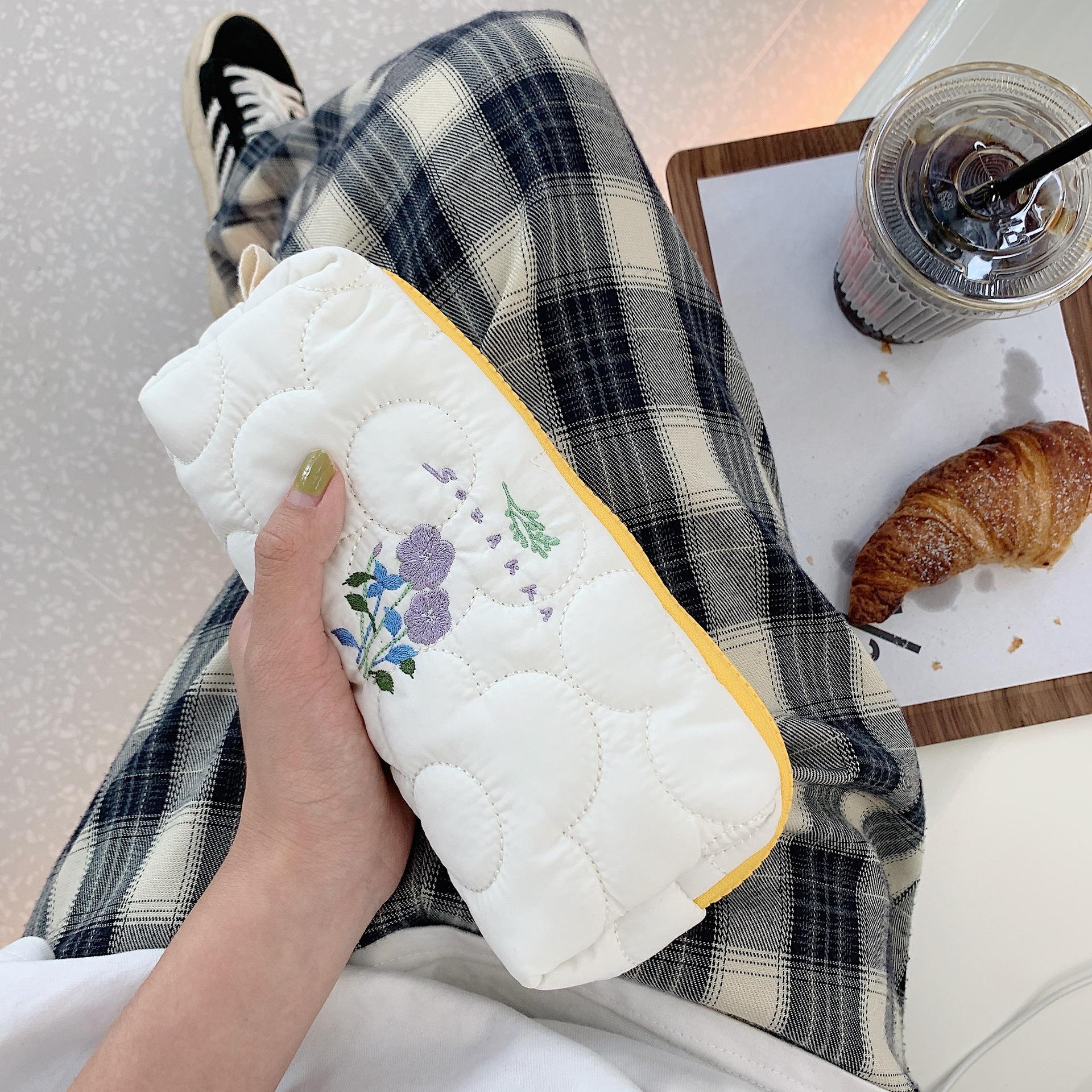 

Capacity Floral Large Embroidery Pencil Case Canvas Pen Bag Lipstick Makeup Bag StyleA