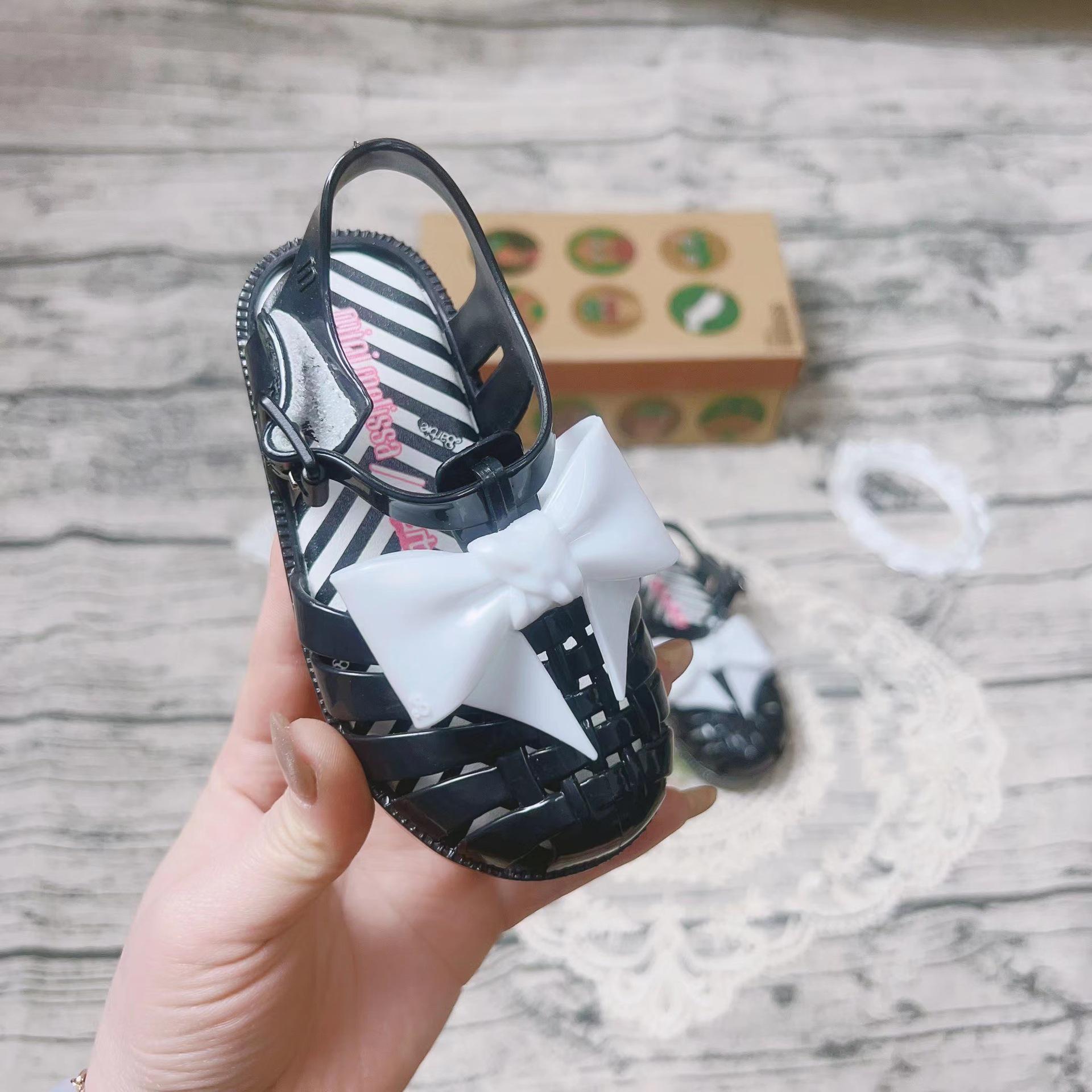 

Summer Retro Style Kids Bow Sandals: Cute, Breathable Beach Shoes with Velcro for Baby Girls Size 10 (Insole 16.8CM) чорний