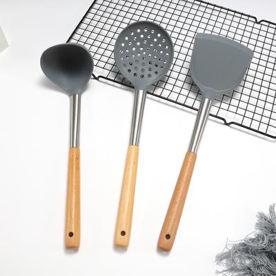 Set di utensili da cucina in silicone con manico in legno in acciaio inossidabile Colino antiaderente Spatola Cucchiaio da zuppa Set di utensili da cucina