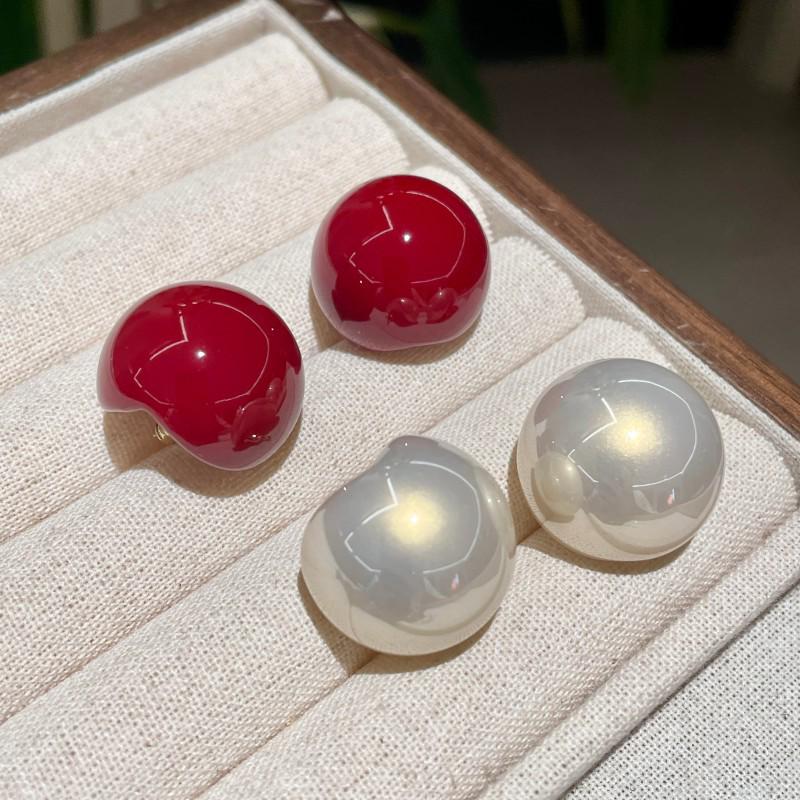 Elegant Minimalist Pearl Stud Earrings for Women - 2025 Autumn/Winter: Simple, Versatile Jewelry