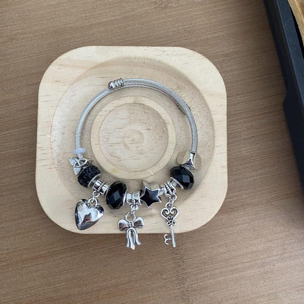 Y2K Millennium Beaded Bracelet: Sweet & Cool, Colorful Korean Style, Girlish Heart Design, Hot Girl Fashion.