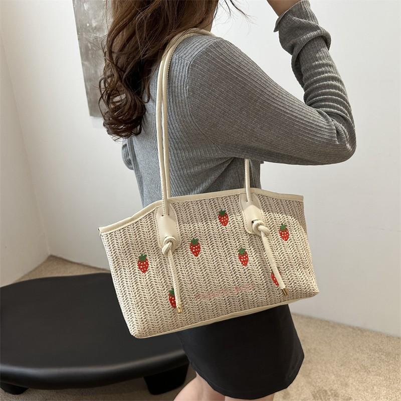 

Summer travel woven bag tote bag new pastoral vacation style strawberry embroidered handbag commuter women s bag белый