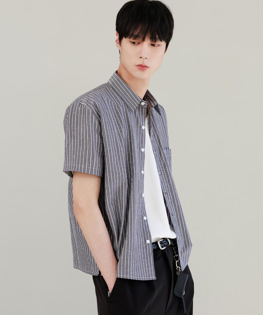 NODU Pin Stripe Crop Half Shirt [Black]