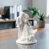 Romantická figurka páru 3D tištěná socha milenců se oblekem ženicha a svatebními šaty nevěsty Výročí Dárek na Valentýna pro manžela manželku