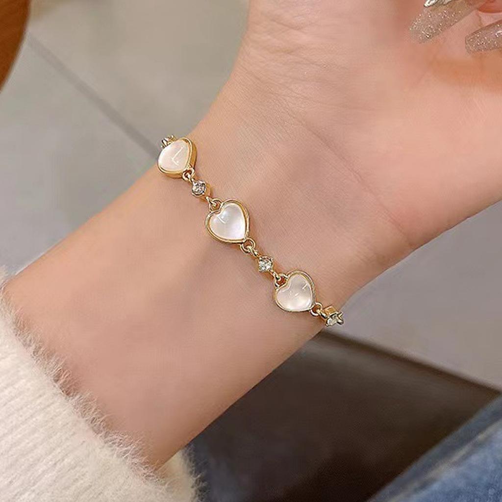 Fashionable Heart Stone Bracelet Metal Chain Bracelet Stylish Wrist Jewelry for Comfort and Durability in Daily Wear
