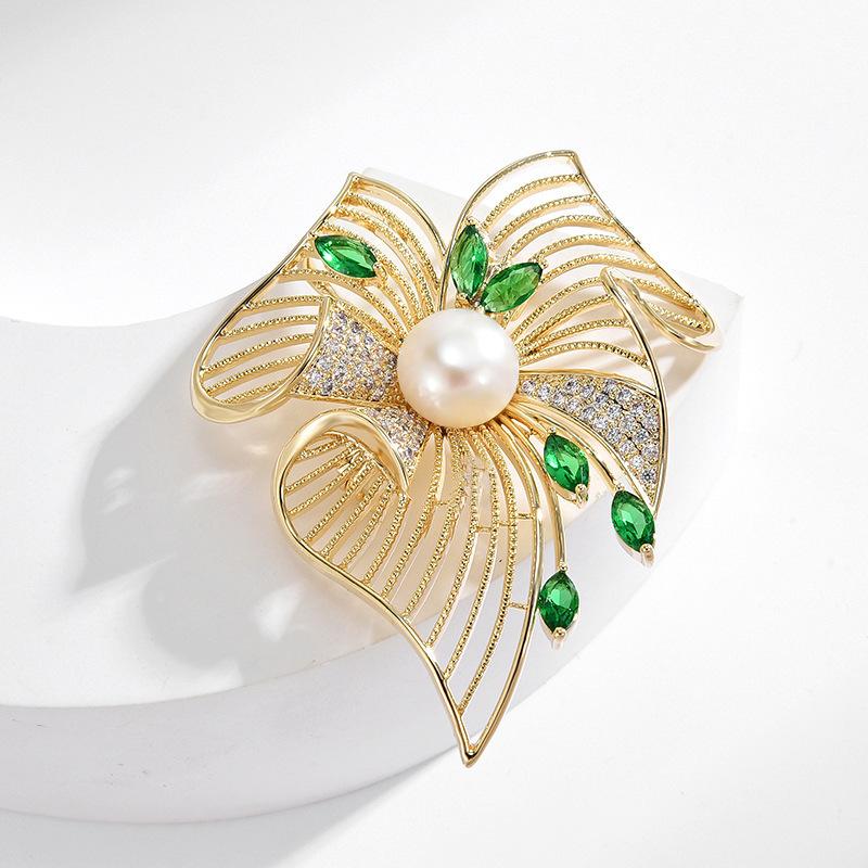 

Pearl flower brooch high-end women s exquisite luxury temperament brooch suit suit high-end sense pin accessories