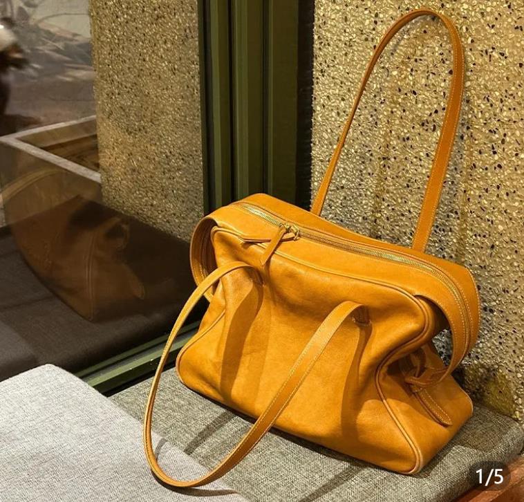 

NEW Women s Fashionable Large Capacity Tote Bag New Autumn 2025 East Style Casual Travel High Aesthetic Value Handbag
