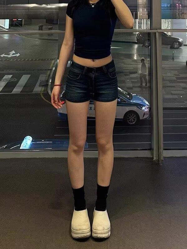 Spicy Girl Retro Washed Denim Shorts: Women's 2025 Summer Sexy Slimming Hip-Hugging Hot Pants Trend.