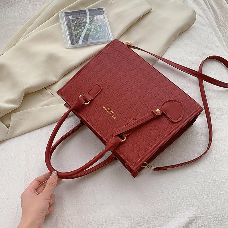 

2025 autumn new simple and fashionable large-capacity portable large bag diamond solid color casual shoulder bag tote bag красный