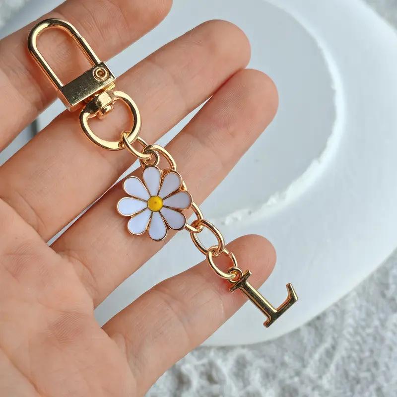 Metal Daisy Letter Keychain Fashion A-Z 26 Letters Keyring Charms Mobile Phone Key Holders Bag Pendant Accessories Couple Gift