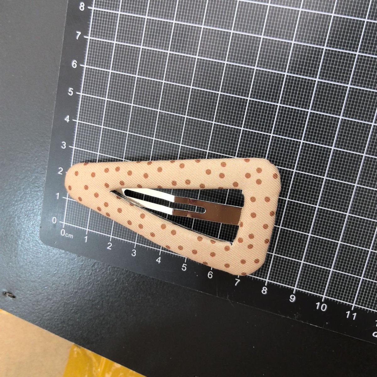 

Retro College-Style Polka Dot Hair Clip
