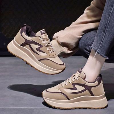 2025 Neue Damen-Plateauschuhe Leichtgewichtige, höhenverstärkende Casual-Sneaker Frühling Outdoor Vielseitige Mode Vulkanisierte Schuhe
