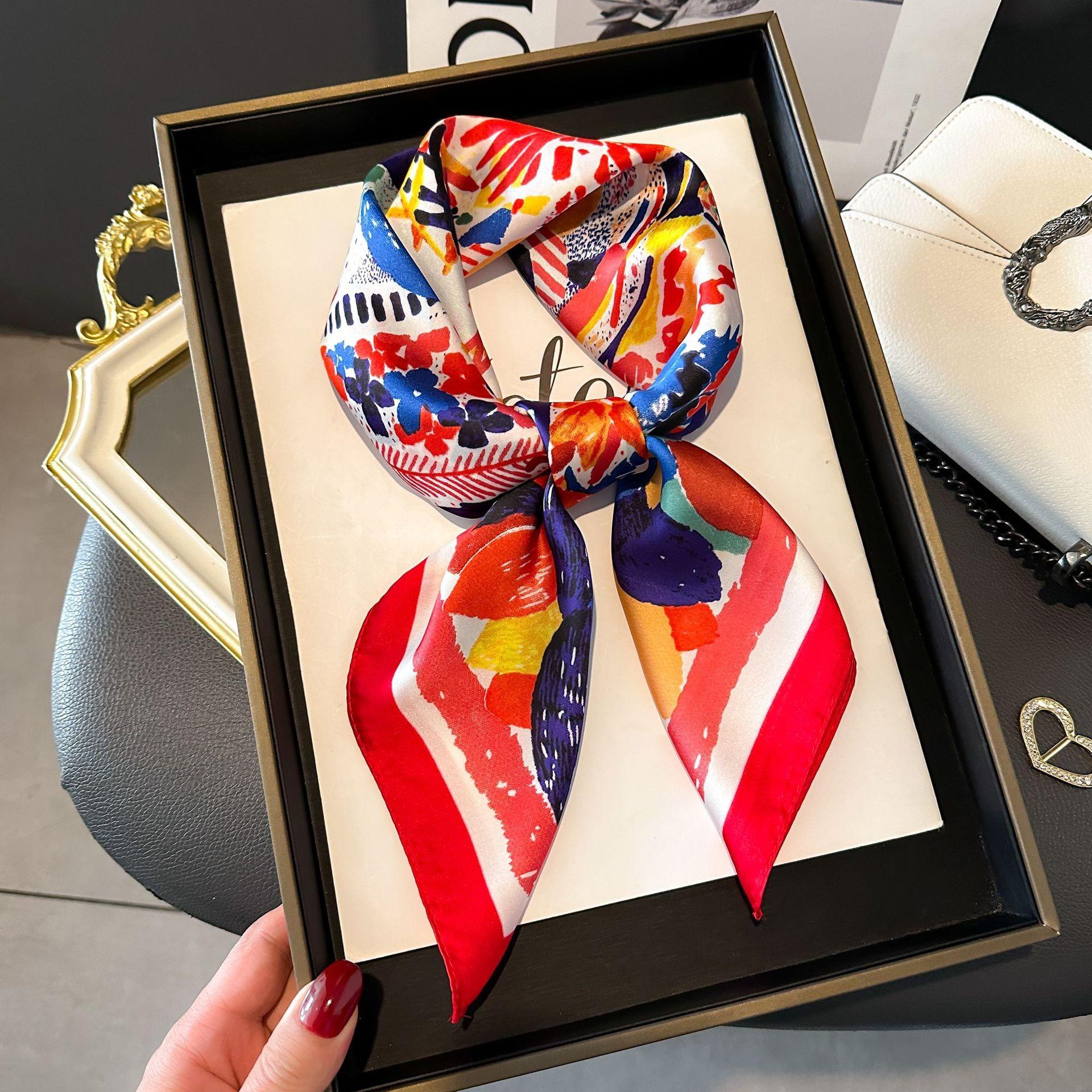 

Luxury Popular Chain Print Small Square Scarf Simulated Silk Thin Neck Scarf Fashion Sunscreen Headscarf For Women 70x70cm червоний