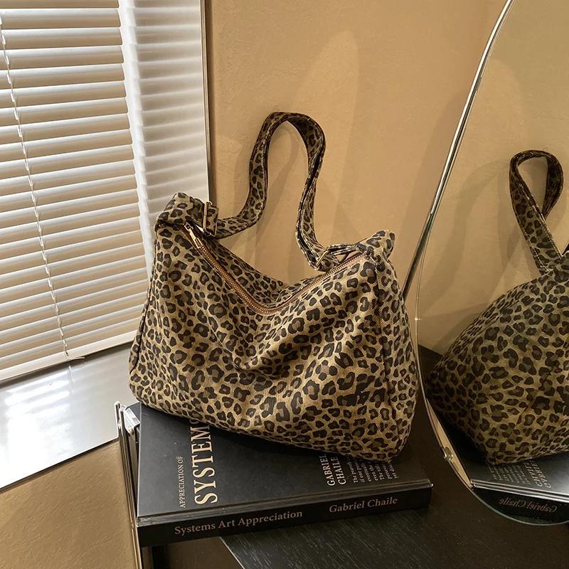 Trendy Casual Soft Textile Women's Shoulder Bag Large Capacity Leopard Print Female Retro Crossbody Bag for Commute Outings