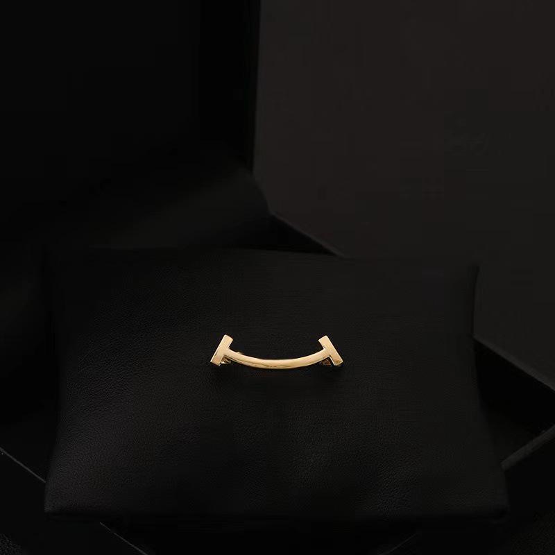 Exquisite Smile Face Brooch - Polished Simple Design for Shirt Collar