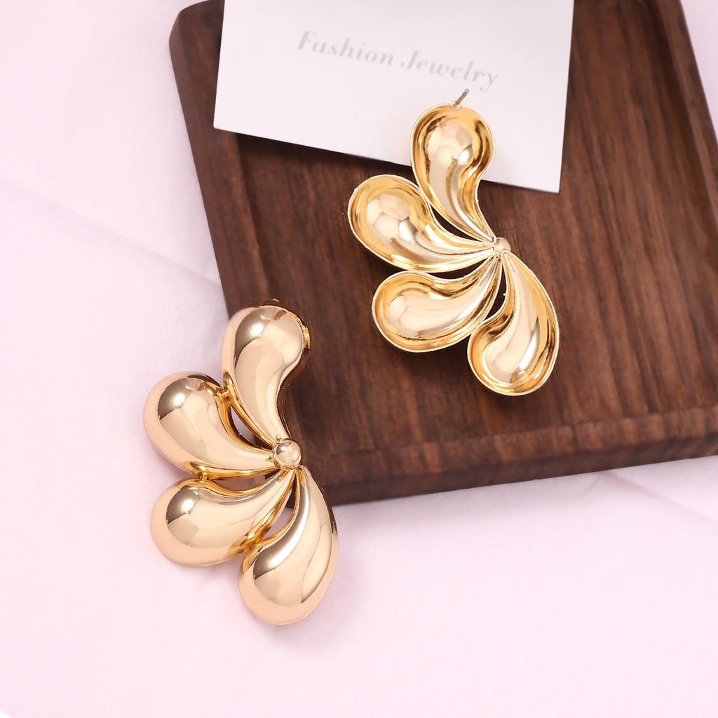 Light Luxury Glossy Tandem Water Drop Petal Personalized Stud Earrings Exaggerated Cold Wind Left and Right High-end Feeling
