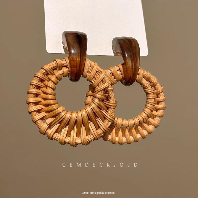 Silver Needle Round Resin Rattan Woven Earrings - Light Luxury High-End Studs, Fashionable Temperament Design