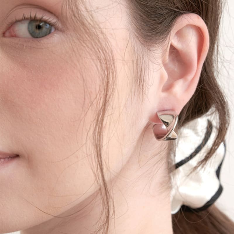 halden center twist round earrings (E057_silver)