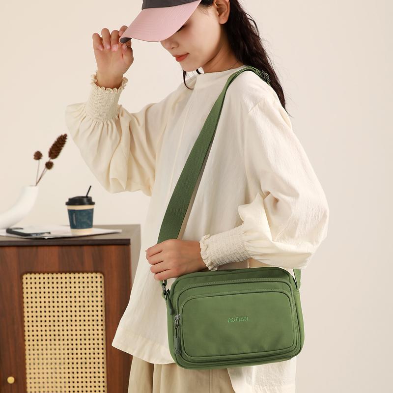Women's Multi-Layer Bag Shoulder Bag Outdoor Lightweight Crossbody Bag