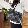 New large-capacity bag versatile bag women's new high-end fashion portable shoulder commuter mommy tote bag
