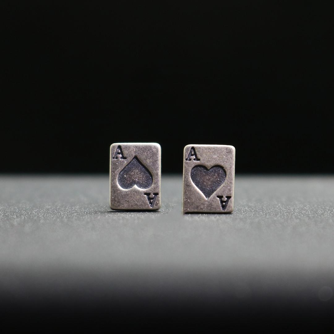 

Retro Ace of Spades Earings For Men Women Punk Gothic Hiphop Zinc Alloy Stud Earings Good Luck Jewelry Unisex Creative Gift