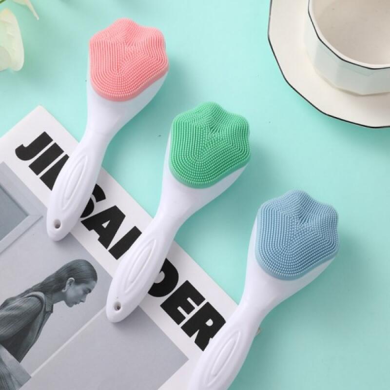 Silicone face brush to remove facial sebum and dead skin cells Blue
