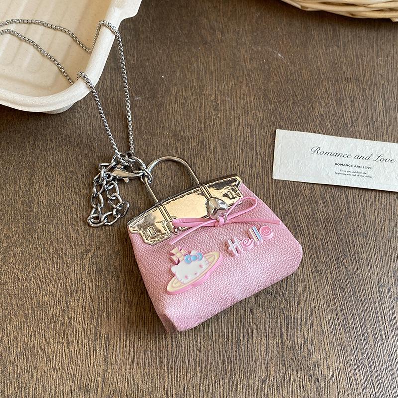 Ciondolo e Collana in Pelle con Stampa Leopardo: Moneta, Auricolare, Custodia per Occhiali e Catena per Maglione – Ornamento di Lusso.