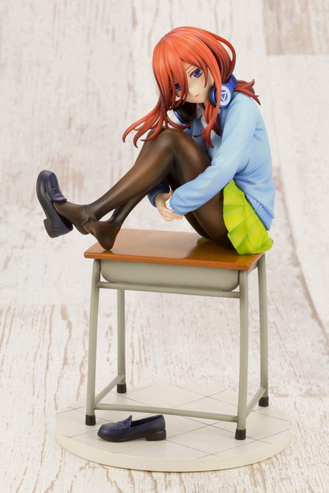 The Quintessential Quintuplets Miku Nakano scale PVC painted finished figure 1/8