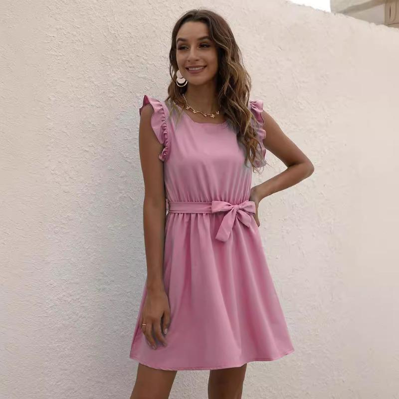 Damska letnia sukienka w jednolitym kolorze z okrągłym dekoltem i wiązaniem w pasie