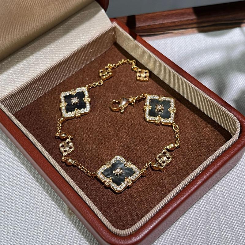 Italian Cloth Qi Lati Natural White Fritillary Four-Leaf Clover Bracelet Women'S Fashion Retro Rhombus Chalcedony Jewelry