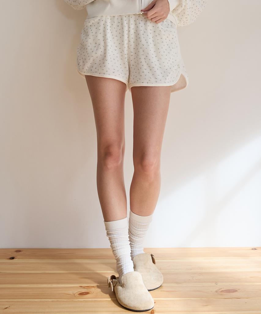 LETTER FROM MOON Andy Flower Waffle Shorts (White)