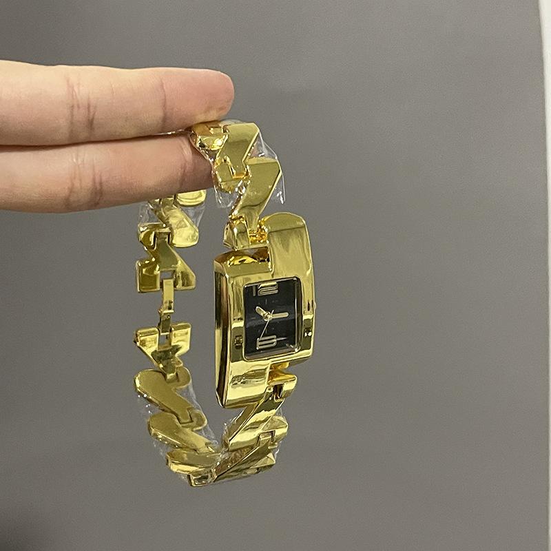 Temperament Fashion Retro Classic Gold Alloy Square Watch Diamond Hollow Bracelet Ladies Watch