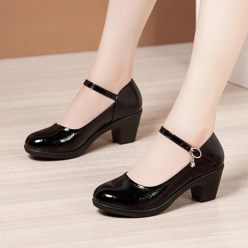 Kleine Größe 32-43 Modische flache Lackleder Schuhe Damen Plateau Pumps 2026 Herbst Med Blockabsatz Schuhe Büro Mama Tanz