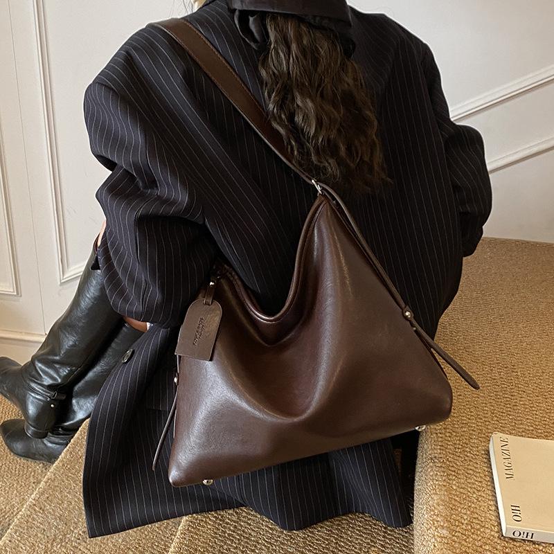 2025 Autumn/Winter Women's Versatile Large-Capacity Shoulder Bag - Niche Commuter Style