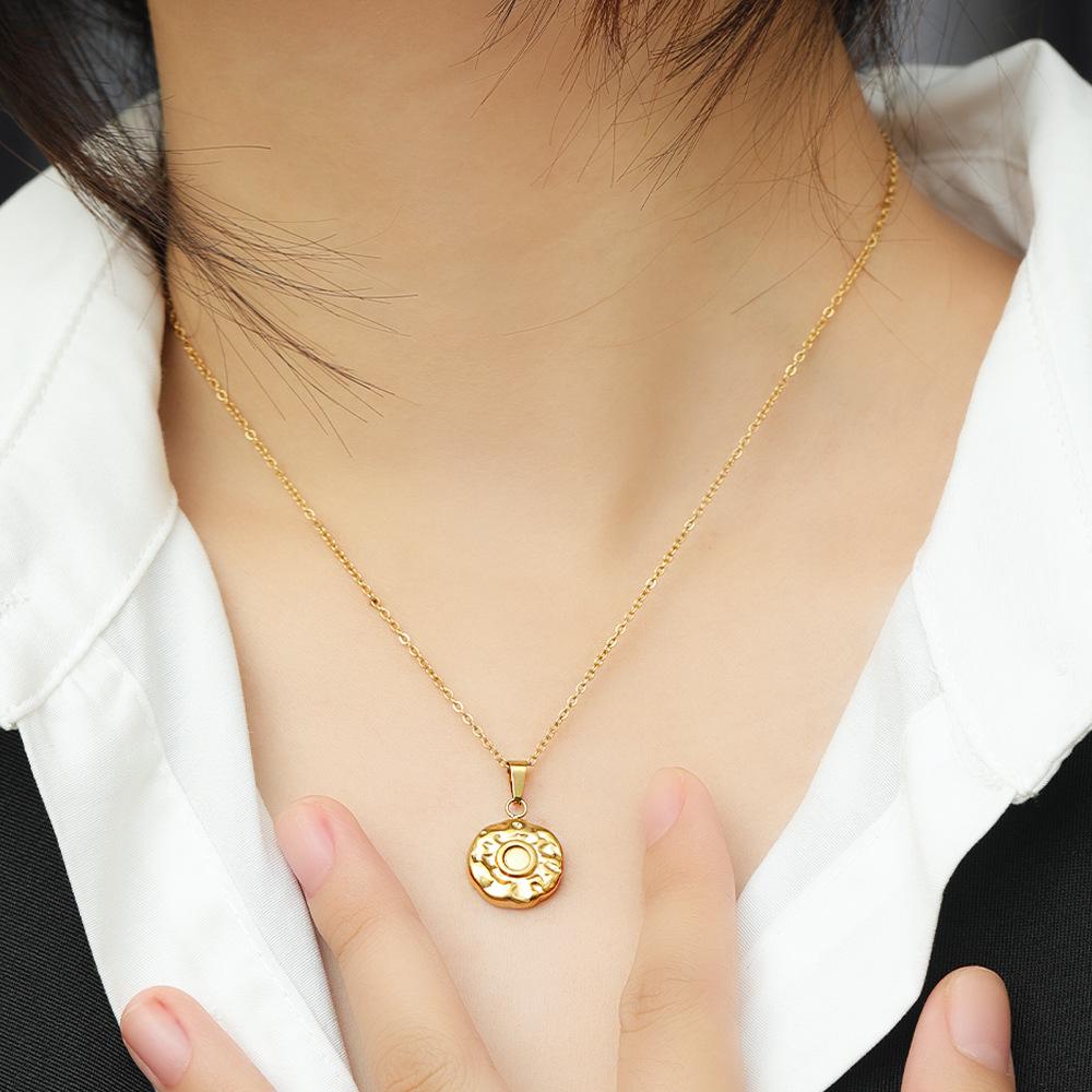 Ins Best Selling 316L Stainless Steel 18K Face Textured Oval Pendant Charms Necklace for Women Waterproof Jewelry